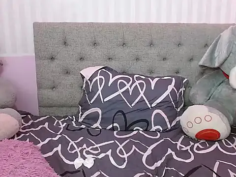 madisson smalltits online show from February 10, 2025, 9:58 pm