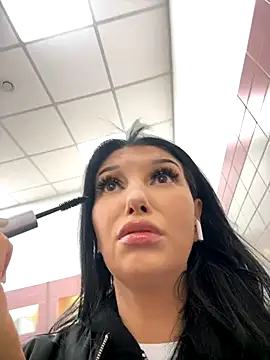 Snapshot of Tisha_Busty chatting on October 17, 2025, 9:45 am Tisha Busty online show from October 17, 2025, 9:45 am