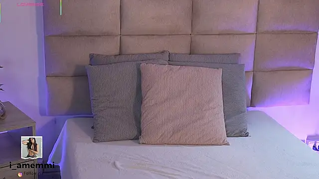 emma brooks1 online show from October 22, 2025, 7:57 pm