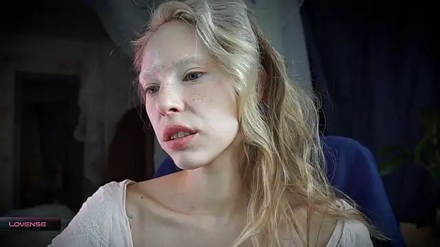 Snapshot of _Phantom_thread_ chatting on October 20, 2025, 8:48 am Phantom thread online show from October 20, 2025, 8:48 am