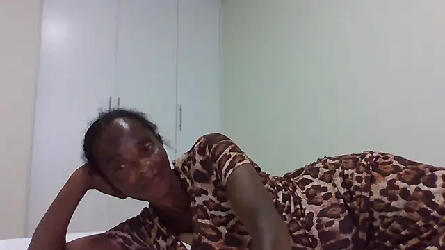 sweets 80 online show from December 21, 2025, 3:52 pm