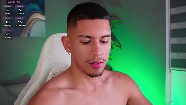 Aaronfox x online show from January 15, 2025, 3:43 am