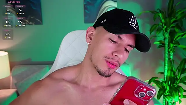 Aaronfox x online show from January 18, 2025, 11:43 am