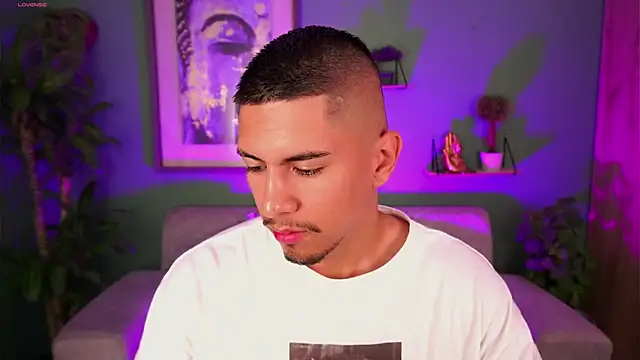 Aaronfox x online show from March 19, 2025, 9:28 am