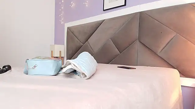 brigiitte rohan online show from November 24, 2025, 3:28 am