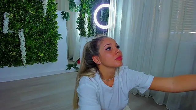 VivienCarter online show from September 13, 2025, 2:50 pm