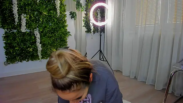 VivienCarter online show from October 12, 2025, 10:14 am