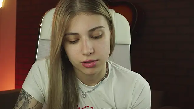 EllieCutes online show from October 10, 2025, 9:30 am