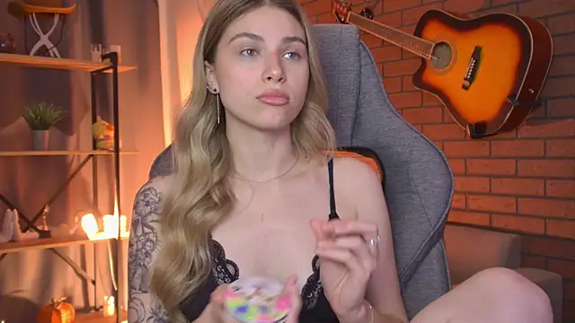 EllieCutes online show from June 29, 2026, 6:52 am