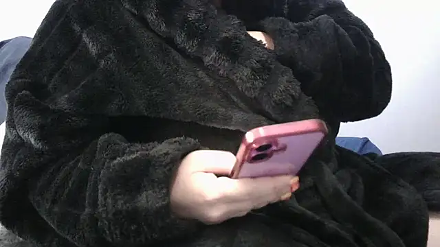 busty-bella1 online show from October 27, 2025, 10:19 am