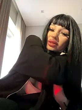 madelinexx online show from November 22, 2025, 1:43 pm