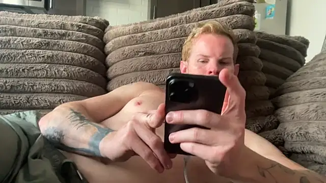 Snapshot of crossfitterguy87 chatting on October 5, 2025, 3:43 pm crossfitterguy87 online show from October 5, 2025, 3:43 pm