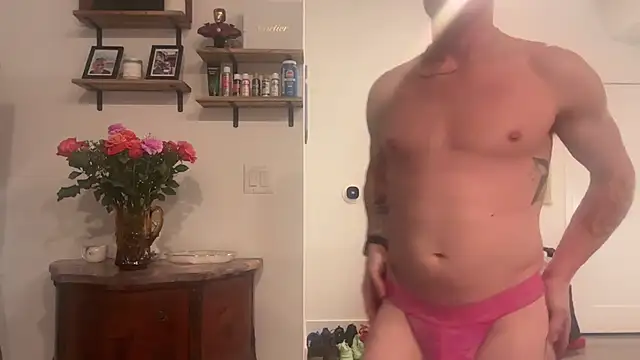 Snapshot of crossfitterguy87 chatting on March 23, 2026, 1:42 am crossfitterguy87 online show from March 23, 2026, 1:42 am