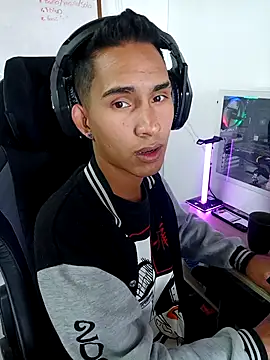 Snapshot of MillersKink chatting on September 19, 2025, 7:47 pm MillersKink online show from September 19, 2025, 7:47 pm