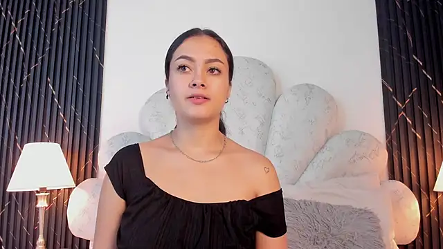 Jaslyn  Smith online show from April 13, 2026, 5:07 pm