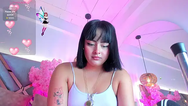 KimVelezz online show from December 5, 2025, 2:20 am