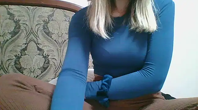 Snapshot of Emma_99 chatting on January 21, 2025, 5:51 pm Emma 99 online show from January 21, 2025, 5:51 pm