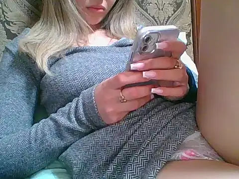 Snapshot of Emma_99 chatting on March 18, 2025, 1:53 pm Emma 99 online show from March 18, 2025, 1:53 pm