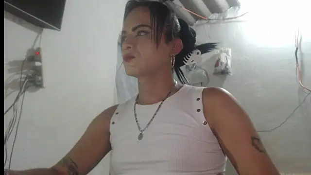 Analiasmith89 online show from April 7, 2026, 6:41 pm