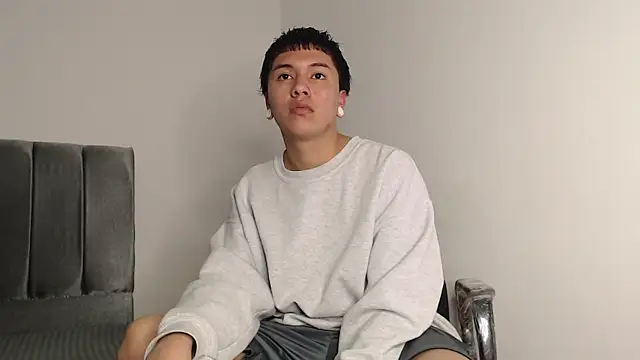 alex-lover online show from October 4, 2025, 1:58 am