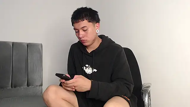 alex-lover online show from November 26, 2025, 1:39 am