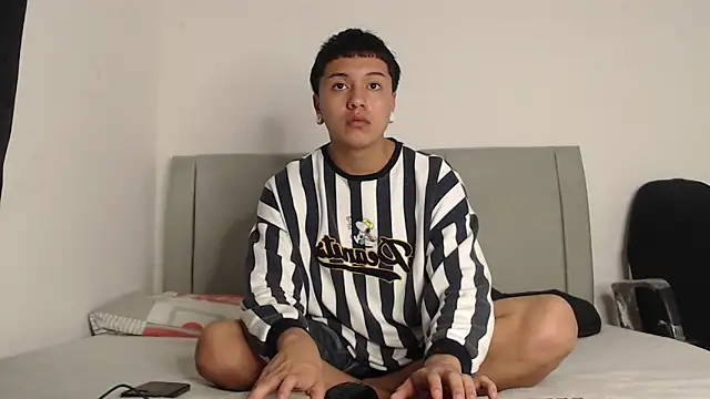 alex-lover online show from May 17, 2026, 6:26 pm