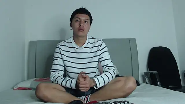 alex-lover online show from May 22, 2026, 6:35 pm