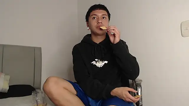 alex-lover online show from May 25, 2026, 6:36 pm