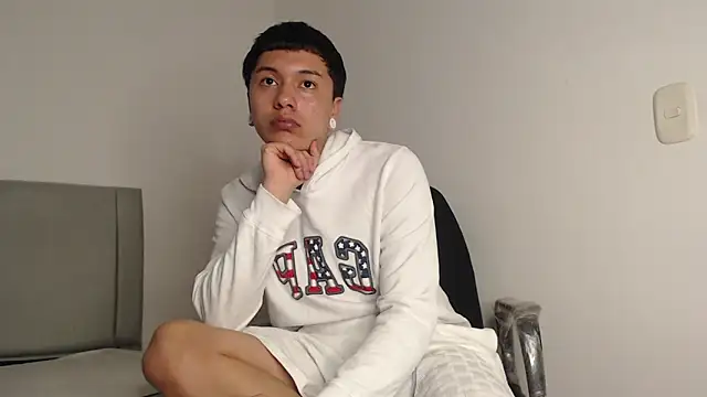 alex-lover online show from May 27, 2026, 4:42 am