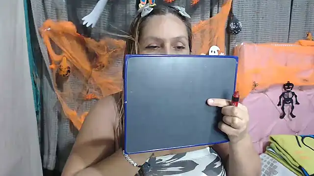 Snapshot of mom_son_dirty chatting on October 28, 2025, 10:56 pm mom son dirty online show from October 28, 2025, 10:56 pm