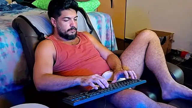 Snapshot of LUH133 chatting on February 9, 2026, 4:11 pm LUH133 online show from February 9, 2026, 4:11 pm