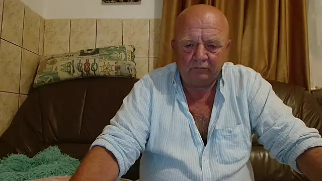 Snapshot of fullballs6 chatting on September 10, 2025, 2:11 am fullballs6 online show from September 10, 2025, 2:11 am