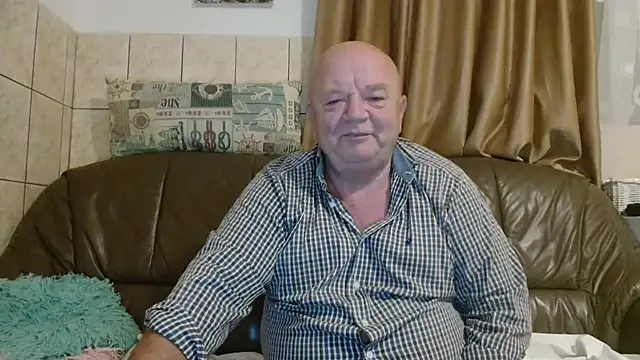 Snapshot of fullballs6 chatting on October 3, 2025, 1:57 am fullballs6 online show from October 3, 2025, 1:57 am