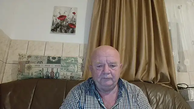 Snapshot of fullballs6 chatting on October 7, 2025, 2:20 am fullballs6 online show from October 7, 2025, 2:20 am