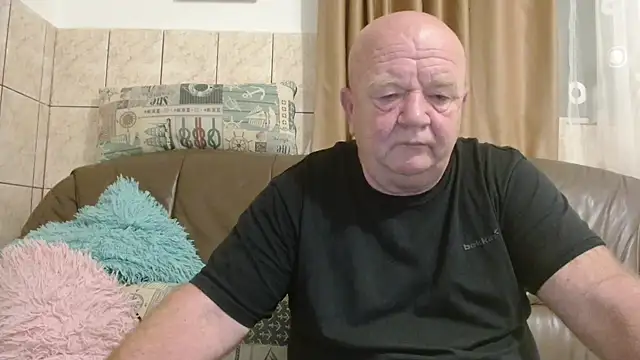 Snapshot of fullballs6 chatting on October 24, 2025, 2:30 am fullballs6 online show from October 24, 2025, 2:30 am