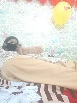 Snapshot of ks536191 chatting on February 6, 2025, 11:32 am ks536191 online show from February 6, 2025, 11:32 am