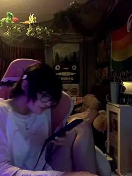 space g1rl online show from November 8, 2025, 5:23 pm