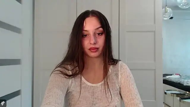 courtneyPerfect online show from October 23, 2025, 1:43 pm