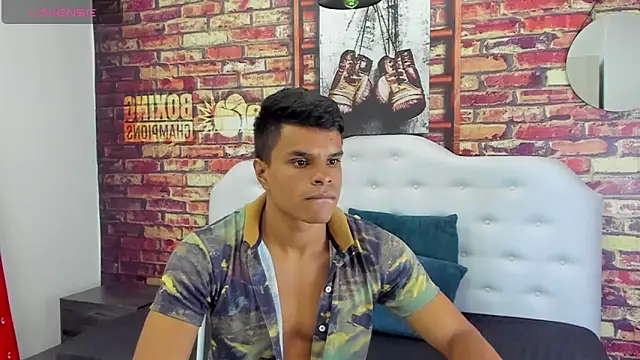 Derek Lustfordx online show from September 29, 2025, 11:26 am