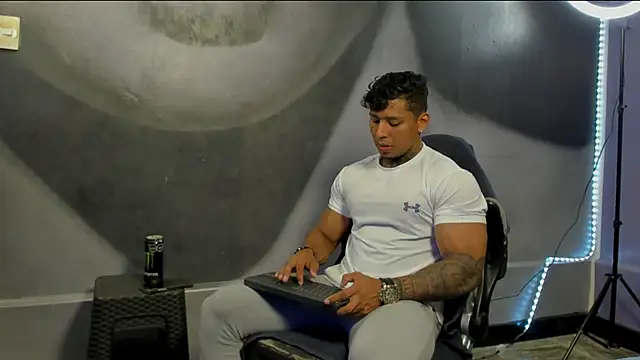 Snapshot of bradley_smith chatting on December 30, 2024, 6:31 am bradley smith online show from December 30, 2024, 6:31 am