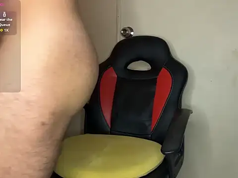 Snapshot of thish0rny chatting on November 28, 2025, 5:10 am thish0rny online show from November 28, 2025, 5:10 am