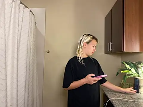 Snapshot of girlfriendmissy chatting on February 18, 2026, 1:01 am girlfriendmissy online show from February 18, 2026, 1:01 am