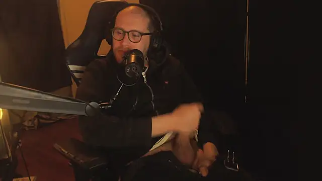 chicostick413 online show from December 3, 2025, 10:08 pm