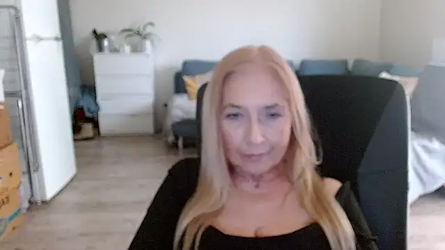 sofia xkiss online show from January 7, 2025, 10:54 am