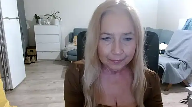 sofia xkiss online show from January 14, 2025, 7:48 am