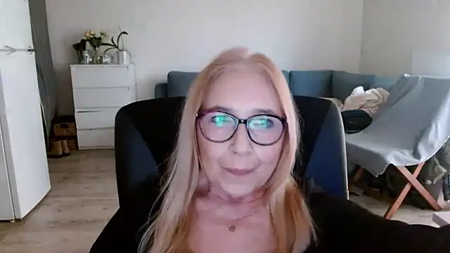 sofia xkiss online show from January 23, 2025, 11:04 am