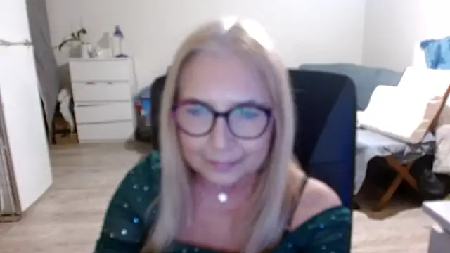 sofia xkiss online show from February 14, 2025, 6:08 pm