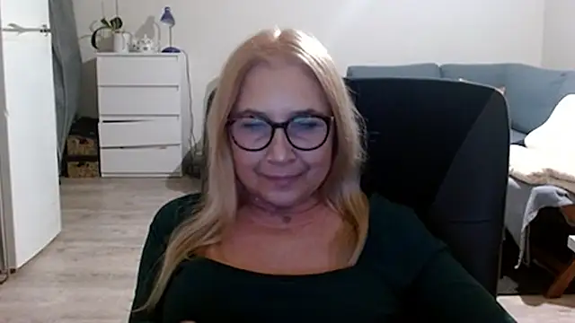 sofia xkiss online show from February 21, 2025, 6:04 pm