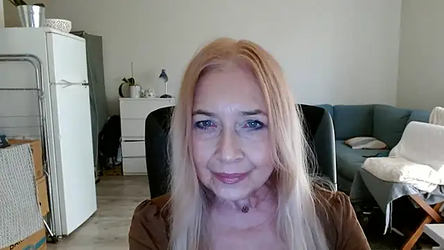 sofia xkiss online show from February 27, 2025, 2:43 pm