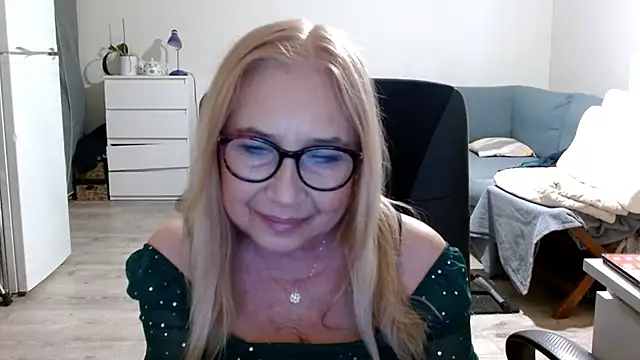 sofia xkiss online show from February 28, 2025, 5:48 pm